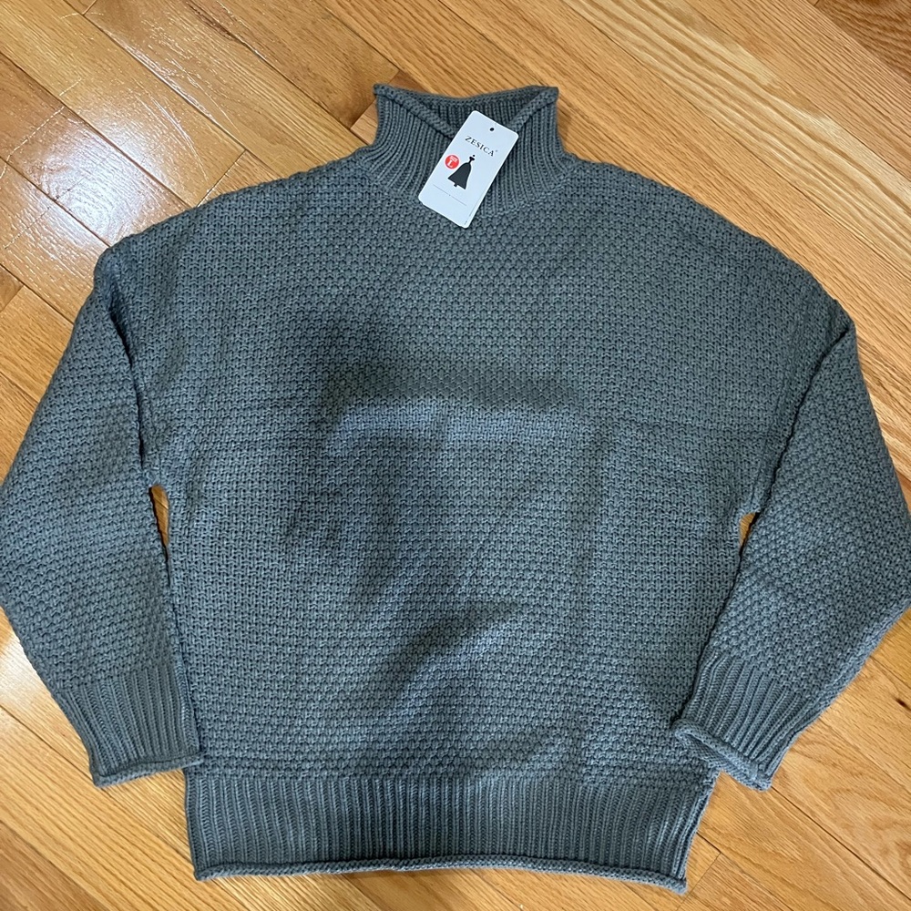 NWT Gray-Green chunky turtleneck sweater
